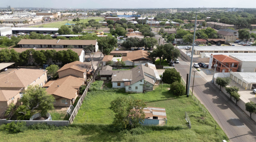 5114 & 5102 San Francisco Ave, Laredo, Texas 78041, 4 Bedrooms Bedrooms, 8 Rooms Rooms,2 BathroomsBathrooms,Residential,For Sale,5114 & 5102 San Francisco Ave,20263242