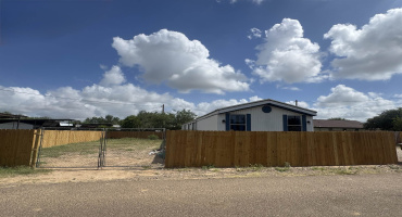 148 Ranch Rd, Laredo, Texas 78046, 3 Bedrooms Bedrooms, 5 Rooms Rooms,2 BathroomsBathrooms,Residential,For Rent,148 Ranch Rd,20263245