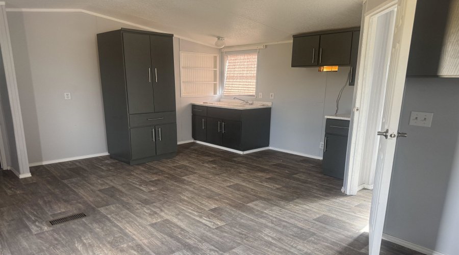 148 Ranch Rd, Laredo, Texas 78046, 3 Bedrooms Bedrooms, 5 Rooms Rooms,2 BathroomsBathrooms,Residential,For Rent,148 Ranch Rd,20263245