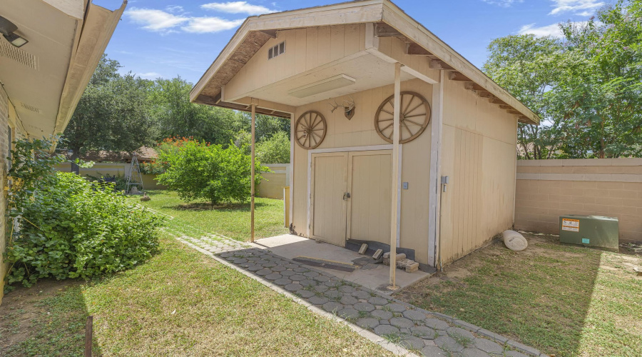 221 Idaho St, Laredo, Texas 78041-3212, 3 Bedrooms Bedrooms, 6 Rooms Rooms,2 BathroomsBathrooms,Residential,For Sale,221 Idaho St,20263246