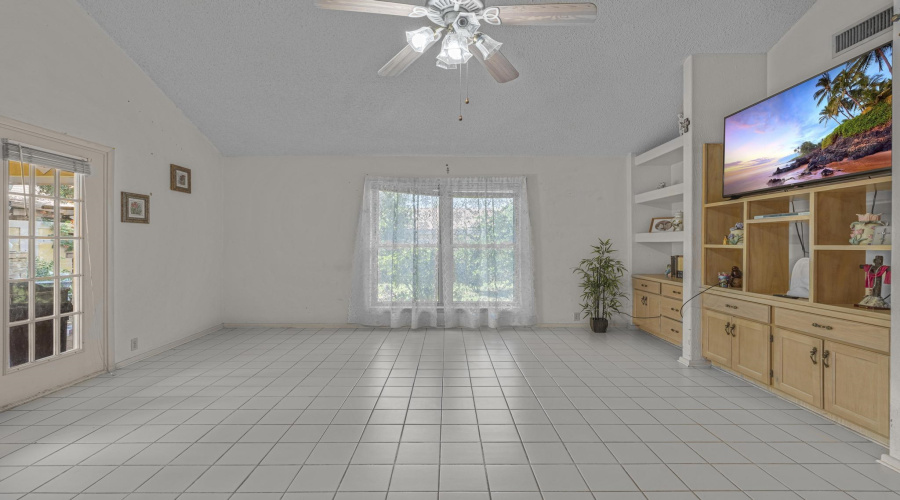 221 Idaho St, Laredo, Texas 78041-3212, 3 Bedrooms Bedrooms, 6 Rooms Rooms,2 BathroomsBathrooms,Residential,For Sale,221 Idaho St,20263246