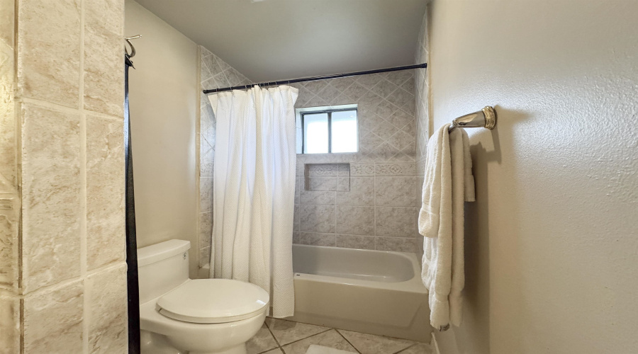 1227 Andrew Ln, Laredo, Texas 78045, 4 Bedrooms Bedrooms, 8 Rooms Rooms,3 BathroomsBathrooms,Residential,For Sale,1227 Andrew Ln,20263247