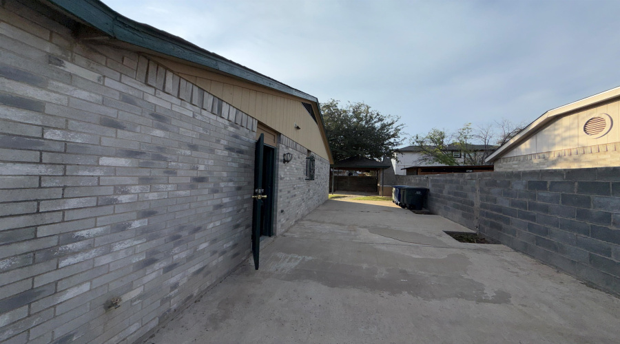 1514 Drake St, Laredo, Texas 78045, 3 Bedrooms Bedrooms, 5 Rooms Rooms,2 BathroomsBathrooms,Residential,For Rent,1514 Drake St,20263252