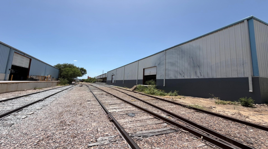 8519 Las Cruces Dr, LAREDO, Texas 78045, 1 Bedroom Bedrooms, 11 Rooms Rooms,2 BathroomsBathrooms,Commercial/industrial,For Rent,8519 Las Cruces Dr,20263253