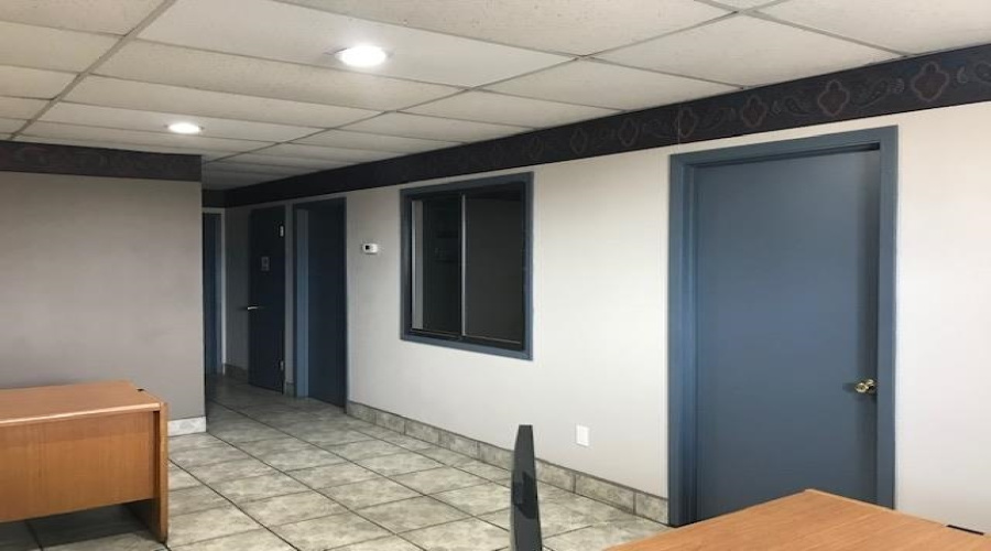 8519 Las Cruces Dr, LAREDO, Texas 78045, 1 Bedroom Bedrooms, 11 Rooms Rooms,2 BathroomsBathrooms,Commercial/industrial,For Rent,8519 Las Cruces Dr,20263253