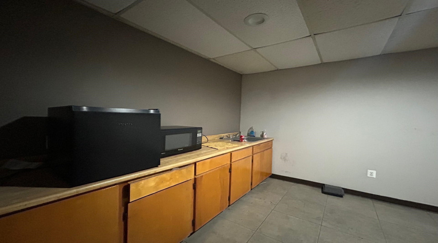 8519 Las Cruces Dr, LAREDO, Texas 78045, 1 Bedroom Bedrooms, 11 Rooms Rooms,2 BathroomsBathrooms,Commercial/industrial,For Rent,8519 Las Cruces Dr,20263253
