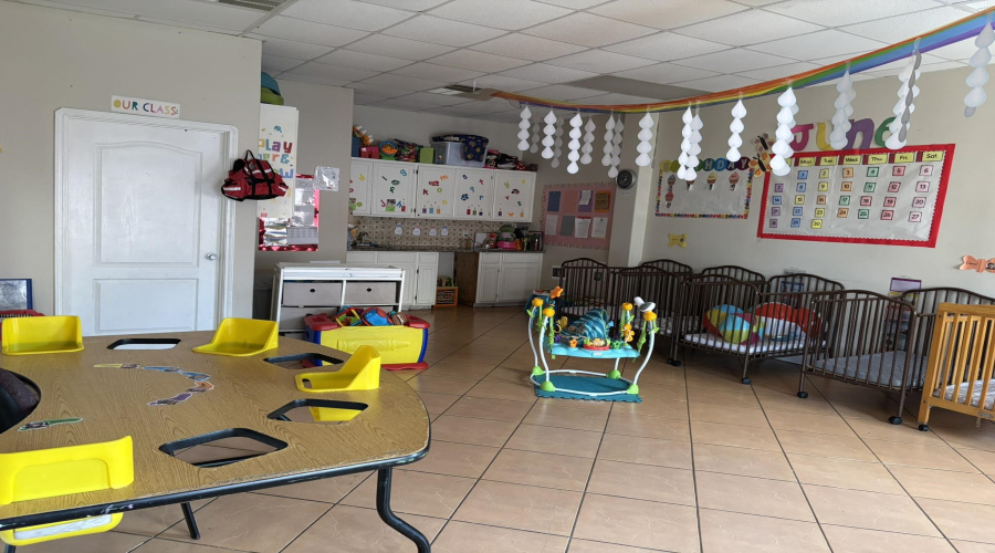 1605 Commerce Dr, laredo, Texas 78041, 1 Room Rooms,4 BathroomsBathrooms,Commercial retail/office,For Sale,1605 Commerce Dr,20263263