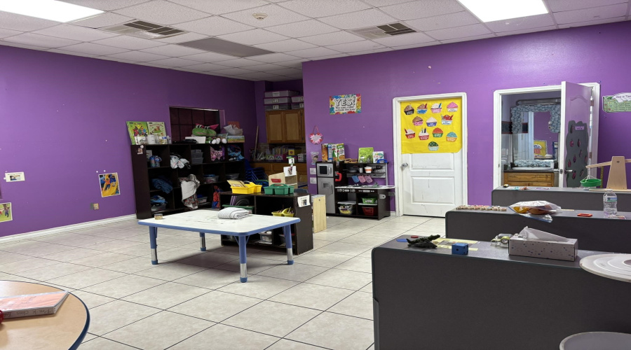 1605 Commerce Dr, laredo, Texas 78041, 1 Room Rooms,4 BathroomsBathrooms,Commercial retail/office,For Sale,1605 Commerce Dr,20263263