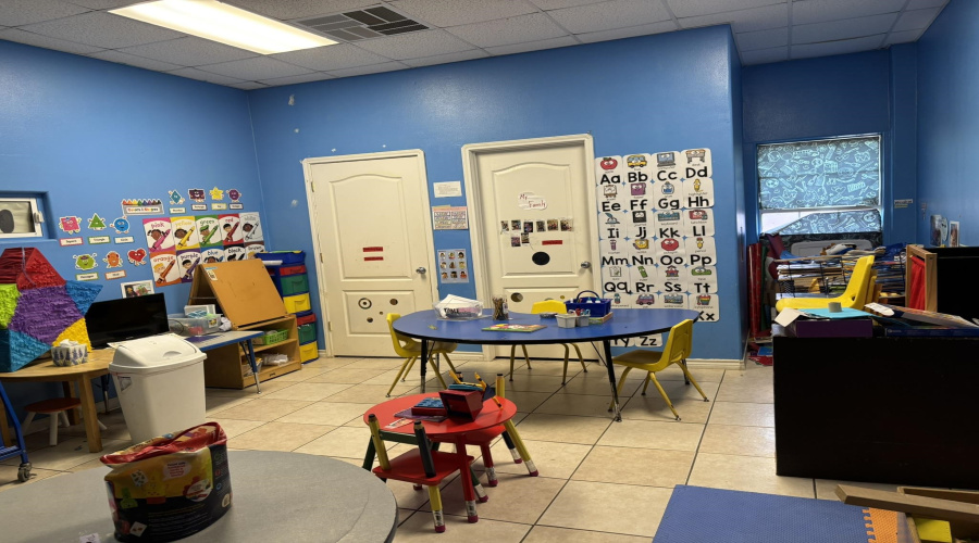1605 Commerce Dr, laredo, Texas 78041, 1 Room Rooms,4 BathroomsBathrooms,Commercial retail/office,For Sale,1605 Commerce Dr,20263263