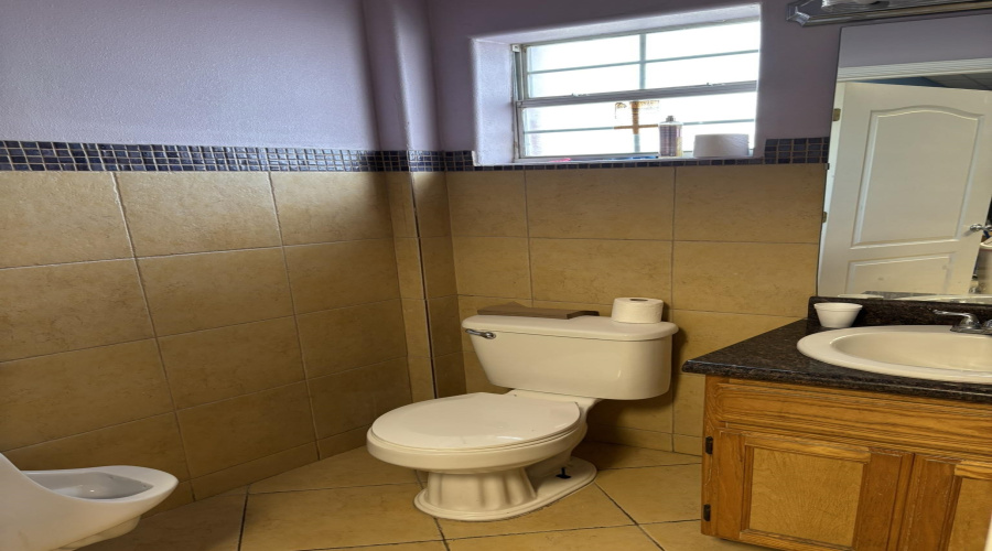 1605 Commerce Dr, laredo, Texas 78041, 1 Room Rooms,4 BathroomsBathrooms,Commercial retail/office,For Sale,1605 Commerce Dr,20263263