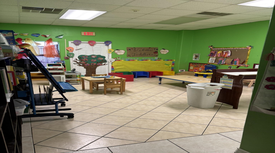 1605 Commerce Dr, laredo, Texas 78041, 1 Room Rooms,4 BathroomsBathrooms,Commercial retail/office,For Sale,1605 Commerce Dr,20263263
