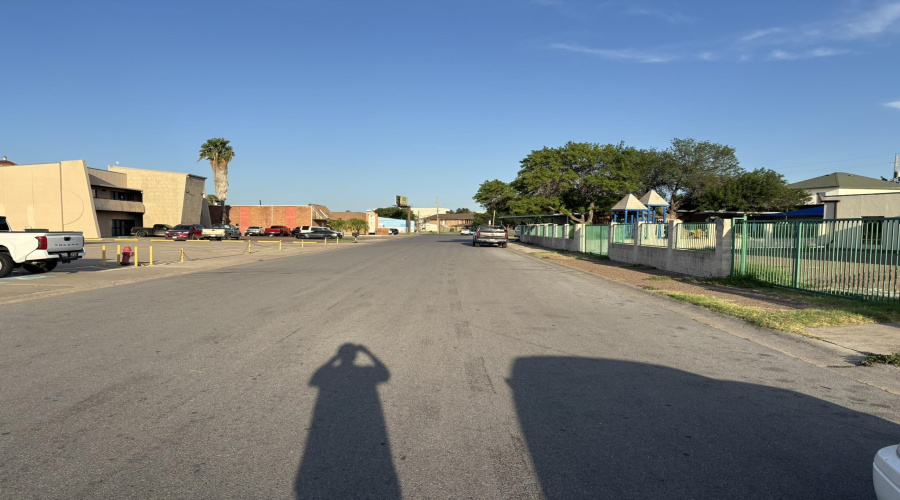 1605 Commerce Dr, laredo, Texas 78041, 1 Room Rooms,4 BathroomsBathrooms,Commercial retail/office,For Sale,1605 Commerce Dr,20263263