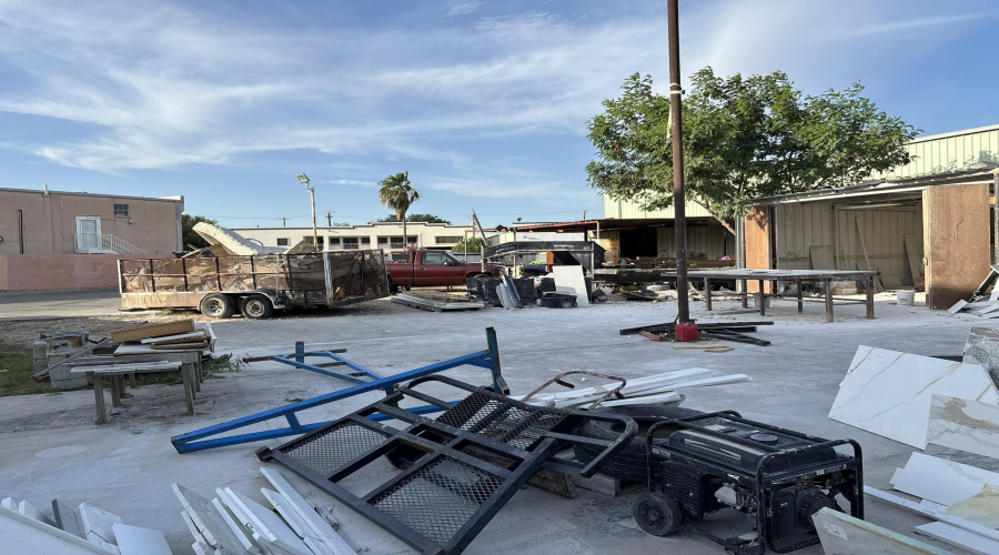 1605 Commerce Dr, laredo, Texas 78041, 1 Room Rooms,4 BathroomsBathrooms,Commercial retail/office,For Sale,1605 Commerce Dr,20263263