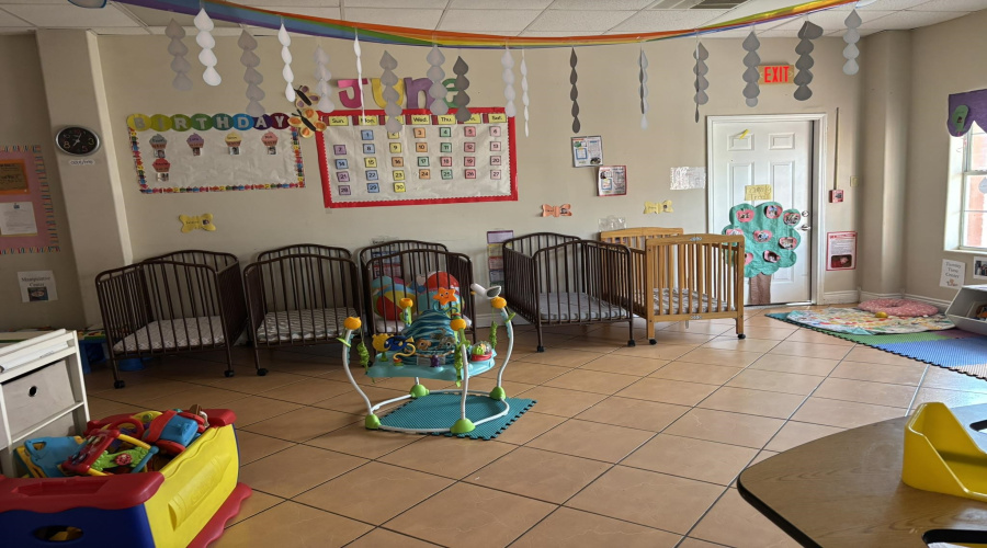 1605 Commerce Dr, laredo, Texas 78041, 1 Room Rooms,4 BathroomsBathrooms,Commercial retail/office,For Sale,1605 Commerce Dr,20263263
