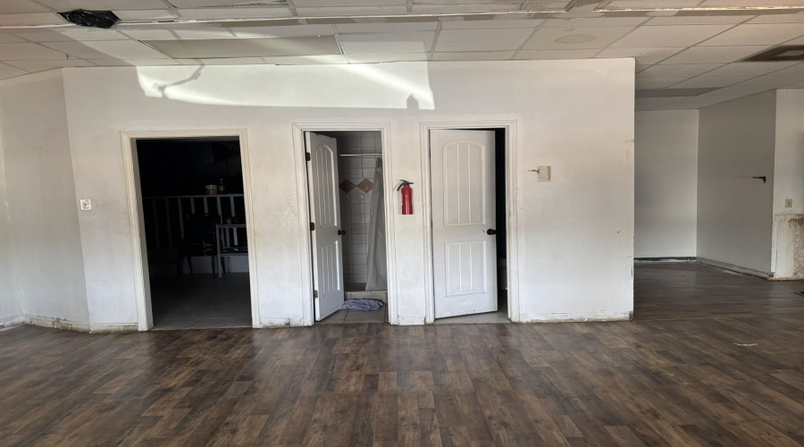 1118 Commerce Dr, Laredo, Texas 78041, 1 Bedroom Bedrooms, ,4 BathroomsBathrooms,Commercial/industrial,For Sale,1118 Commerce Dr,20263262