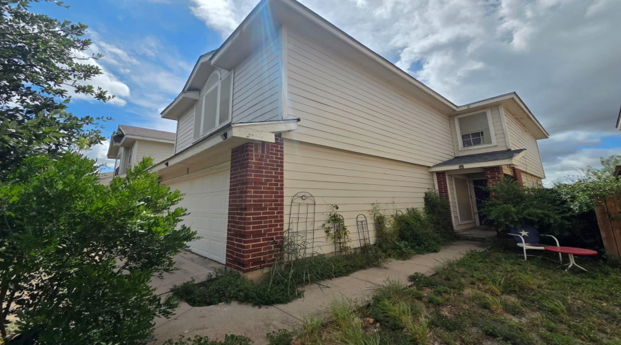 17527 Rock Port Rd, Laredo, Texas 78045, 3 Bedrooms Bedrooms, 6 Rooms Rooms,2 BathroomsBathrooms,Residential,For Sale,17527 Rock Port Rd,20263254