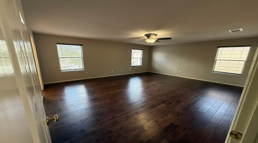 106 Jacales Ct, LAREDO, Texas 78045, 3 Bedrooms Bedrooms, 7 Rooms Rooms,2 BathroomsBathrooms,Residential,For Sale,106 Jacales Ct,20263256
