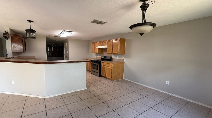 106 Jacales Ct, LAREDO, Texas 78045, 3 Bedrooms Bedrooms, 7 Rooms Rooms,2 BathroomsBathrooms,Residential,For Sale,106 Jacales Ct,20263256