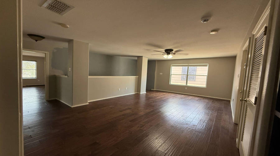 106 Jacales Ct, LAREDO, Texas 78045, 3 Bedrooms Bedrooms, 7 Rooms Rooms,2 BathroomsBathrooms,Residential,For Sale,106 Jacales Ct,20263256