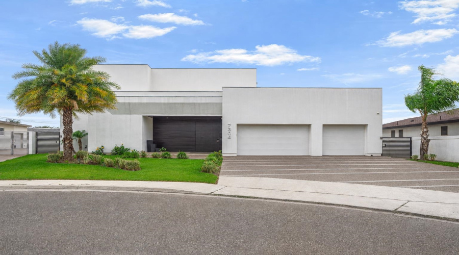 7304 Ezra Pound Dr, Laredo, Texas 78041, 4 Bedrooms Bedrooms, 7 Rooms Rooms,5 BathroomsBathrooms,Residential,For Sale,7304 Ezra Pound Dr,20263261