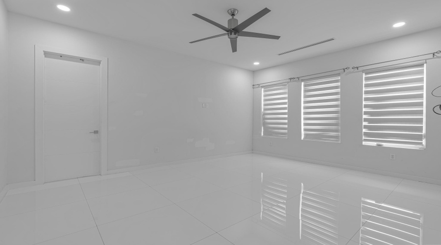 7304 Ezra Pound Dr, Laredo, Texas 78041, 4 Bedrooms Bedrooms, 7 Rooms Rooms,5 BathroomsBathrooms,Residential,For Sale,7304 Ezra Pound Dr,20263261