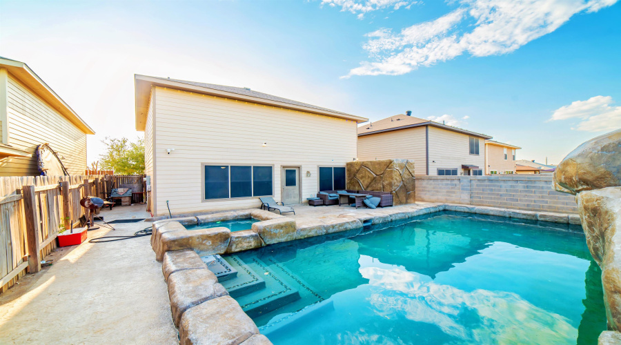 3629 Jose C Santos Dr, Laredo, Texas 78041, 3 Bedrooms Bedrooms, 5 Rooms Rooms,2 BathroomsBathrooms,Residential,For Sale,3629 Jose C Santos Dr,20263266