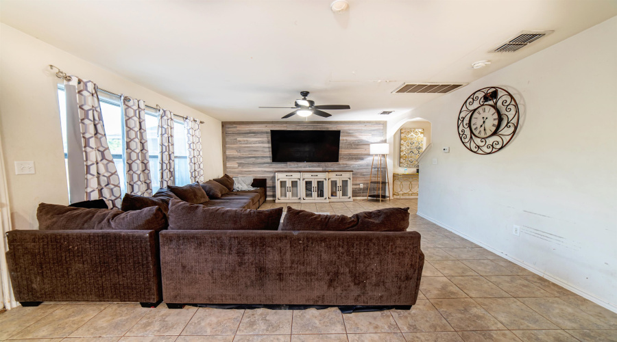 3629 Jose C Santos Dr, Laredo, Texas 78041, 3 Bedrooms Bedrooms, 5 Rooms Rooms,2 BathroomsBathrooms,Residential,For Sale,3629 Jose C Santos Dr,20263266