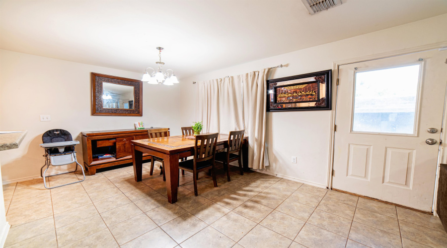 3629 Jose C Santos Dr, Laredo, Texas 78041, 3 Bedrooms Bedrooms, 5 Rooms Rooms,2 BathroomsBathrooms,Residential,For Sale,3629 Jose C Santos Dr,20263266