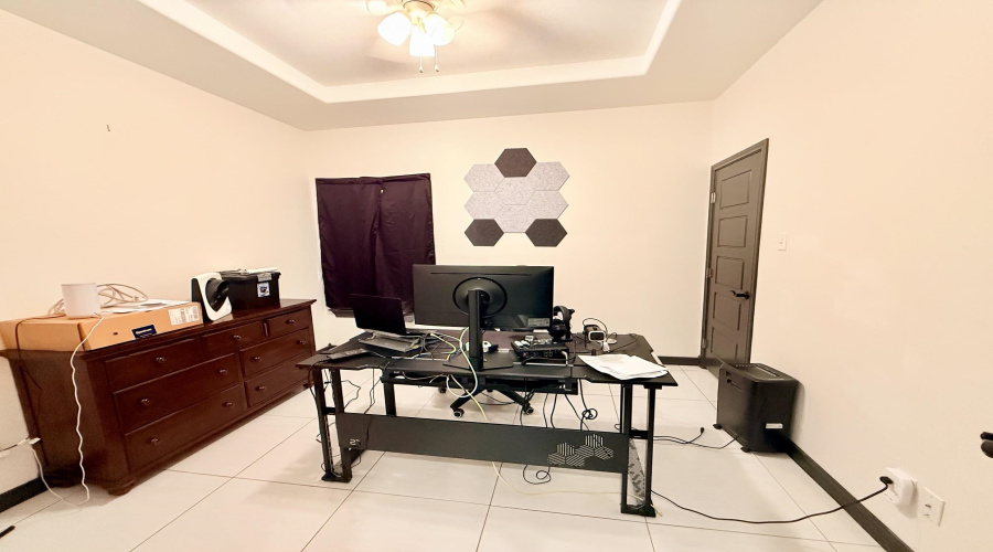 1614 Bilbao Dr., Laredo, Texas 78046, 3 Bedrooms Bedrooms, 6 Rooms Rooms,2 BathroomsBathrooms,Residential,For Sale,1614 Bilbao Dr.,20263269