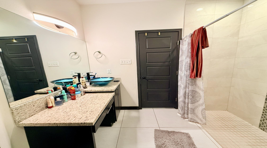 1614 Bilbao Dr., Laredo, Texas 78046, 3 Bedrooms Bedrooms, 6 Rooms Rooms,2 BathroomsBathrooms,Residential,For Sale,1614 Bilbao Dr.,20263269