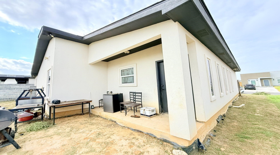 1614 Bilbao Dr., Laredo, Texas 78046, 3 Bedrooms Bedrooms, 6 Rooms Rooms,2 BathroomsBathrooms,Residential,For Sale,1614 Bilbao Dr.,20263269