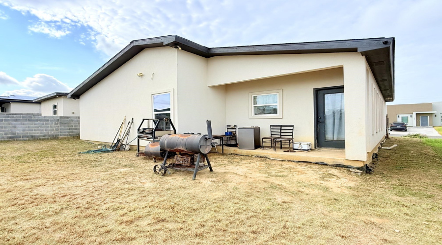 1614 Bilbao Dr., Laredo, Texas 78046, 3 Bedrooms Bedrooms, 6 Rooms Rooms,2 BathroomsBathrooms,Residential,For Sale,1614 Bilbao Dr.,20263269