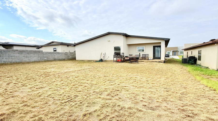 1614 Bilbao Dr., Laredo, Texas 78046, 3 Bedrooms Bedrooms, 6 Rooms Rooms,2 BathroomsBathrooms,Residential,For Sale,1614 Bilbao Dr.,20263269