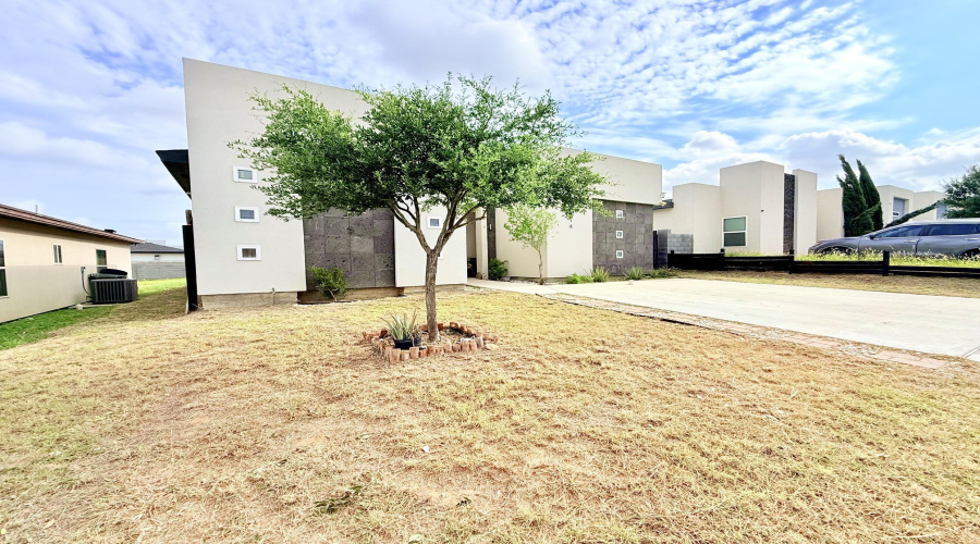 1614 Bilbao Dr., Laredo, Texas 78046, 3 Bedrooms Bedrooms, 6 Rooms Rooms,2 BathroomsBathrooms,Residential,For Sale,1614 Bilbao Dr.,20263269