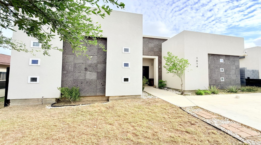 1614 Bilbao Dr., Laredo, Texas 78046, 3 Bedrooms Bedrooms, 6 Rooms Rooms,2 BathroomsBathrooms,Residential,For Sale,1614 Bilbao Dr.,20263269