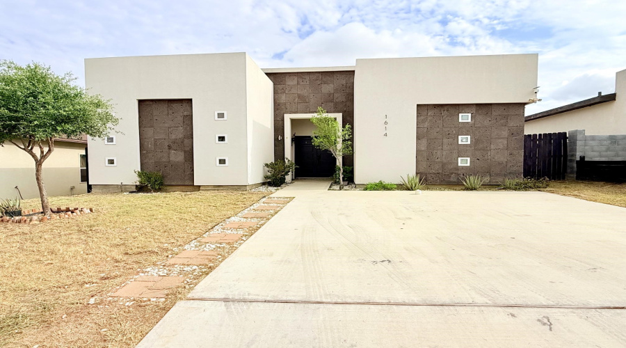 1614 Bilbao Dr., Laredo, Texas 78046, 3 Bedrooms Bedrooms, 6 Rooms Rooms,2 BathroomsBathrooms,Residential,For Sale,1614 Bilbao Dr.,20263269