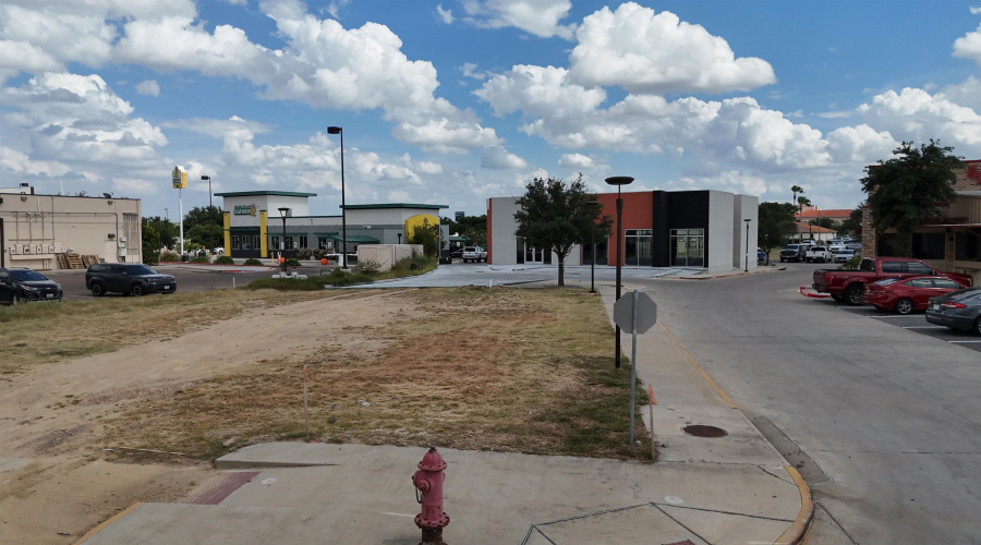7518 McPherson Rd, Laredo, Texas 78041, 1 Room Rooms,Commercial retail/office,For Sale,7518 McPherson Rd,20263273