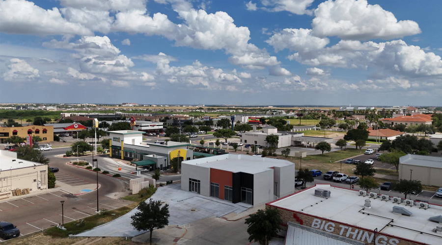 7518 McPherson Rd, Laredo, Texas 78041, 1 Room Rooms,Commercial retail/office,For Sale,7518 McPherson Rd,20263273