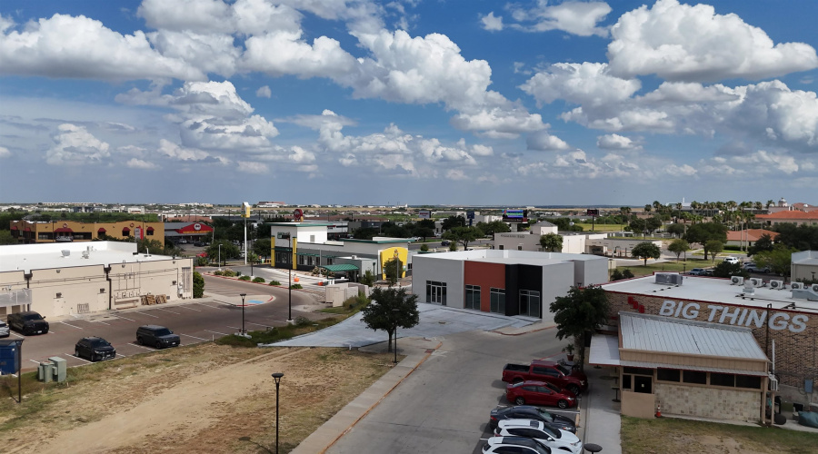 7518 McPherson Rd, Laredo, Texas 78041, 1 Room Rooms,Commercial retail/office,For Sale,7518 McPherson Rd,20263273