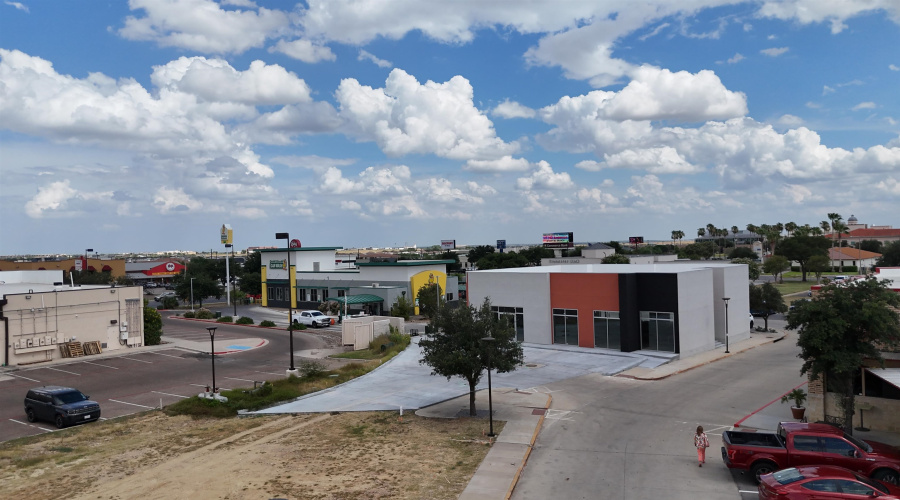 7518 McPherson Rd, Laredo, Texas 78041, 1 Room Rooms,Commercial retail/office,For Sale,7518 McPherson Rd,20263273