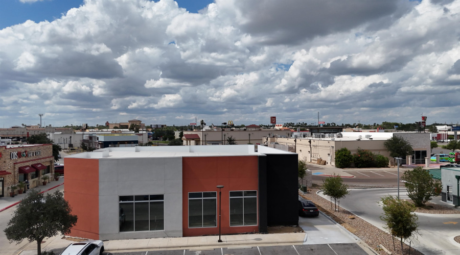 7518 McPherson Rd, Laredo, Texas 78041, 1 Room Rooms,Commercial retail/office,For Sale,7518 McPherson Rd,20263273