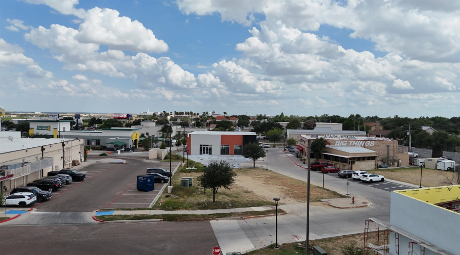 7518 McPherson Rd, Laredo, Texas 78041, 1 Room Rooms,Commercial retail/office,For Rent,7518 McPherson Rd,20263278