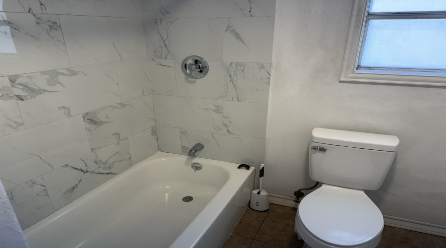 1406 Gustavus St, Laredo, Texas 78045, 3 Bedrooms Bedrooms, 5 Rooms Rooms,1 BathroomBathrooms,Residential,For Rent,1406 Gustavus St,20263275