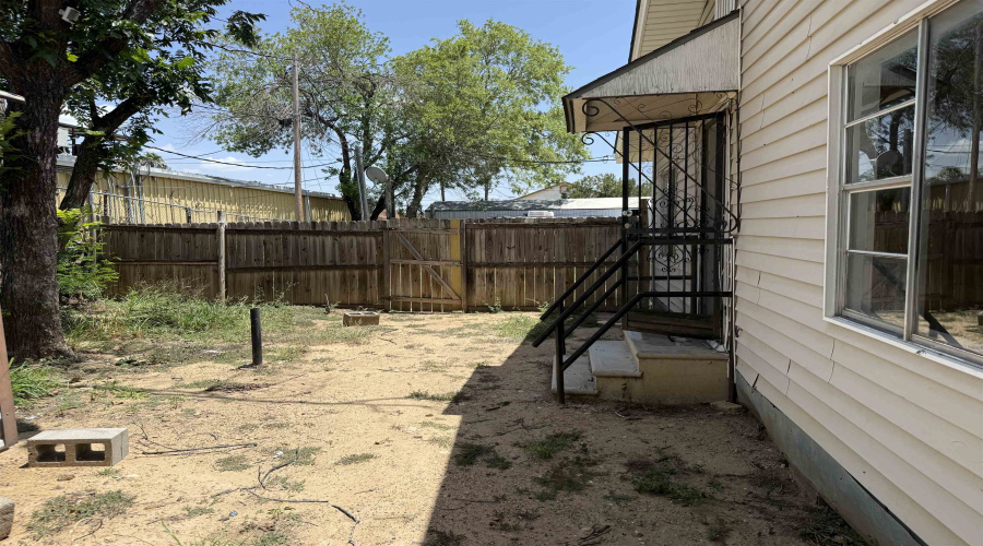 1406 Gustavus St, Laredo, Texas 78045, 3 Bedrooms Bedrooms, 5 Rooms Rooms,1 BathroomBathrooms,Residential,For Rent,1406 Gustavus St,20263275