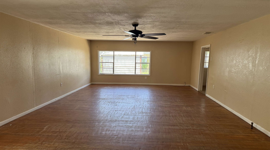 1406 Gustavus St, Laredo, Texas 78045, 3 Bedrooms Bedrooms, 5 Rooms Rooms,1 BathroomBathrooms,Residential,For Rent,1406 Gustavus St,20263275