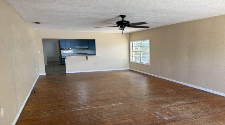 1406 Gustavus St, Laredo, Texas 78045, 3 Bedrooms Bedrooms, 5 Rooms Rooms,1 BathroomBathrooms,Residential,For Rent,1406 Gustavus St,20263275