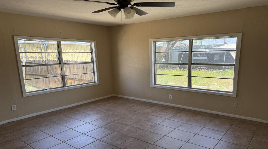 1406 Gustavus St, Laredo, Texas 78045, 3 Bedrooms Bedrooms, 5 Rooms Rooms,1 BathroomBathrooms,Residential,For Rent,1406 Gustavus St,20263275