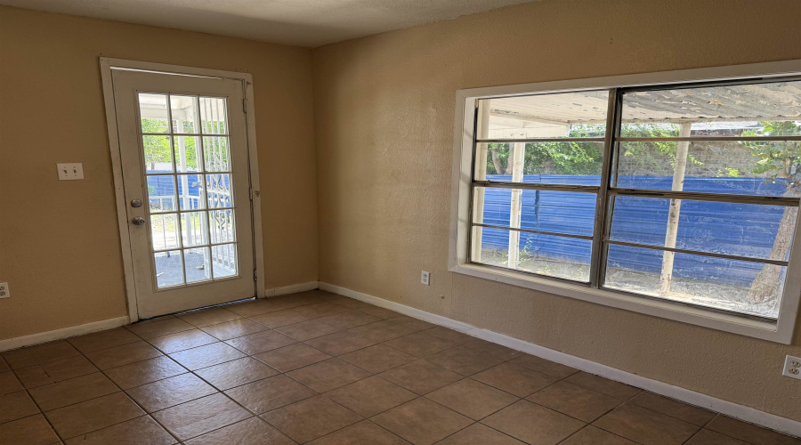 1406 Gustavus St, Laredo, Texas 78045, 3 Bedrooms Bedrooms, 5 Rooms Rooms,1 BathroomBathrooms,Residential,For Rent,1406 Gustavus St,20263275