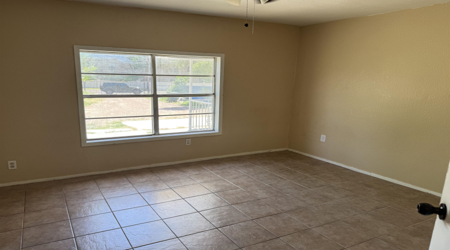 1406 Gustavus St, Laredo, Texas 78045, 3 Bedrooms Bedrooms, 5 Rooms Rooms,1 BathroomBathrooms,Residential,For Rent,1406 Gustavus St,20263275