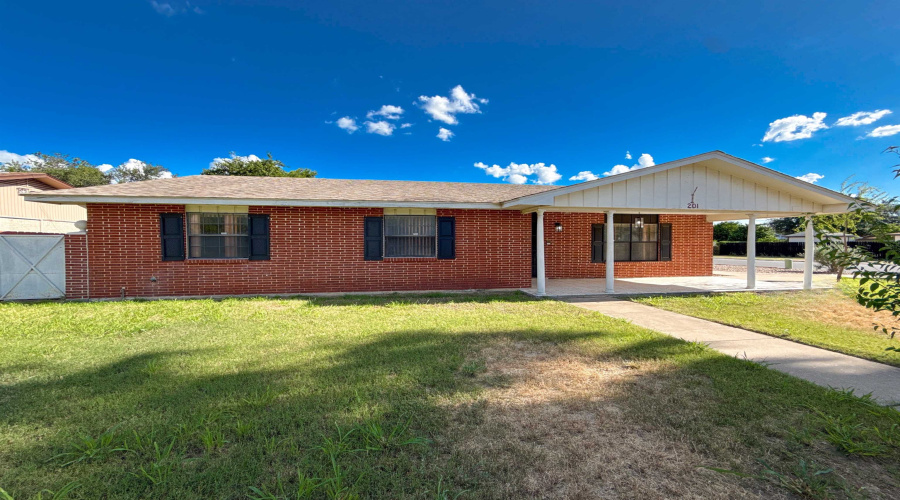 201 Gumwood Ln, Laredo, Texas 78041, 4 Bedrooms Bedrooms, 7 Rooms Rooms,2 BathroomsBathrooms,Residential,For Rent,201 Gumwood Ln,20263277